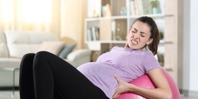 Osteoporosis: ¿por qué puede aparecer durante el embarazo?