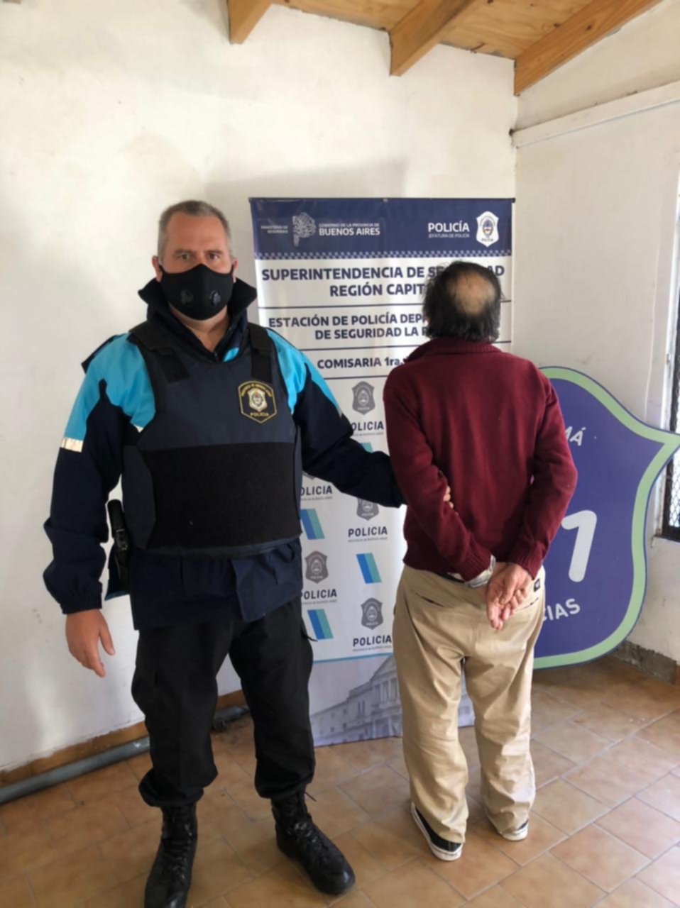Sorprenden a un hombre de 70 años vendiendo droga en pleno centro