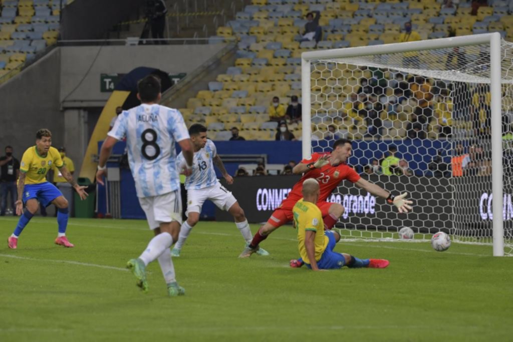 El uruguayo Ostojich no tuvo fisuras en un juego picante y complejo