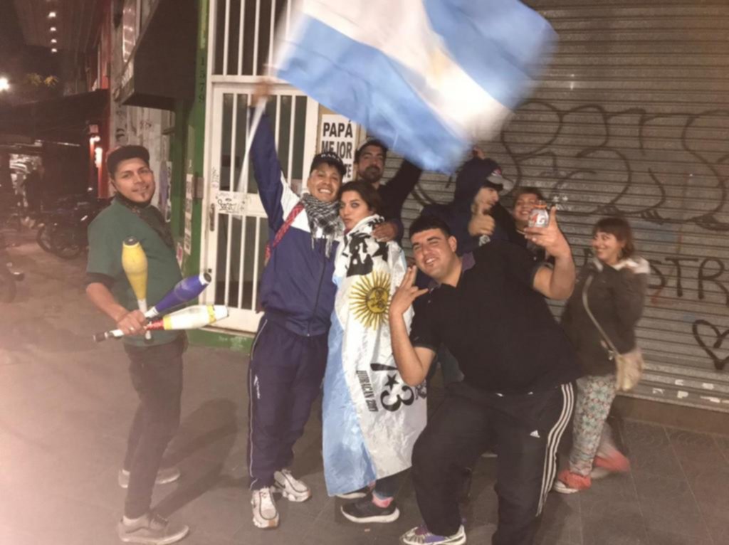 Fiebre de sábado por la noche: el fútbol volvió a unir al pueblo
