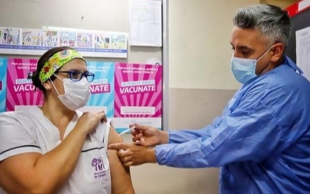 La Provincia envió medio millón de turnos para la vacuna a personas de 18 a 39 años sin comorbilidades