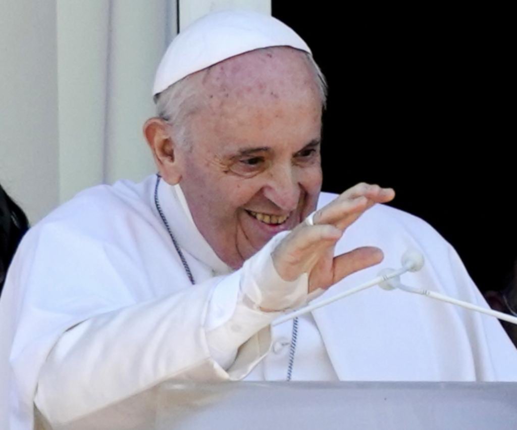 Desde el hospital, el papa Francisco reapareció con el rezo del Ángelus