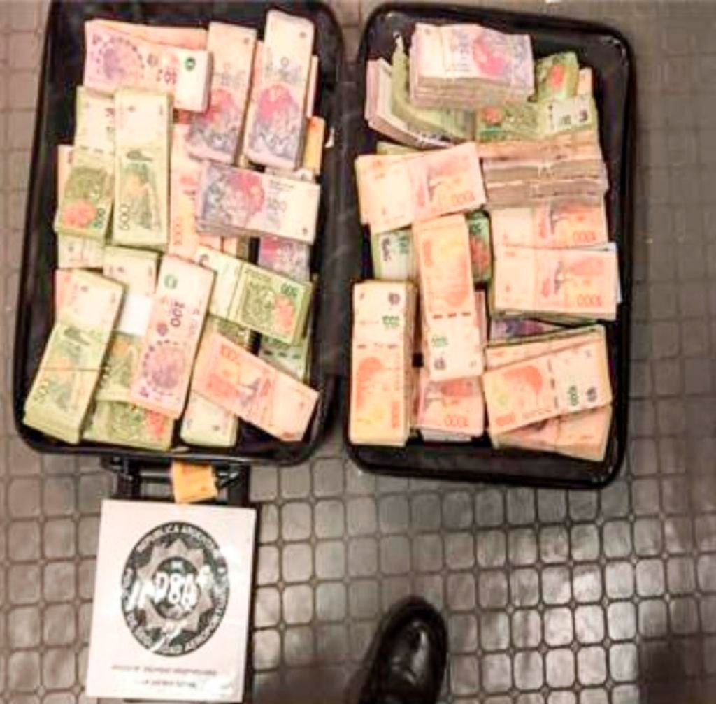 Aeroparque: una mujer llevaba $ 6.000.000 en la valija y no pudo justificar su tenencia