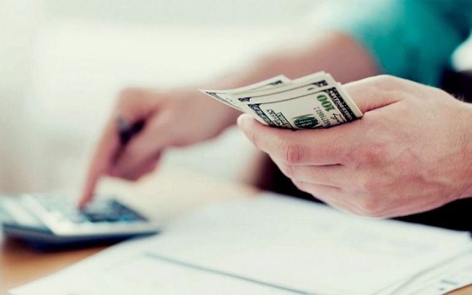 Fuerte salto y récord del dólar blue en el año tras las nuevas restricciones: a cuánto cerró este lunes