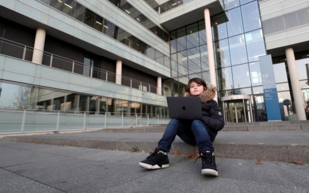 Laurent Simons, el niño de 11 años que se graduó en Física