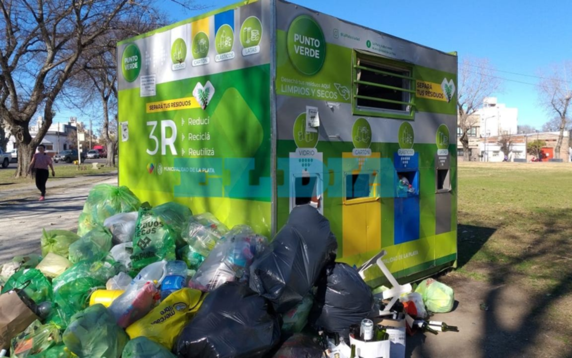 Quejas por "el basural a cielo abierto" que se formó en el "Punto verde" de Parque Castelli