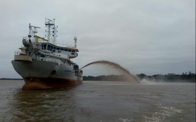 Nación ordenar frenar el sobredragado del Paraná por bajante histórica