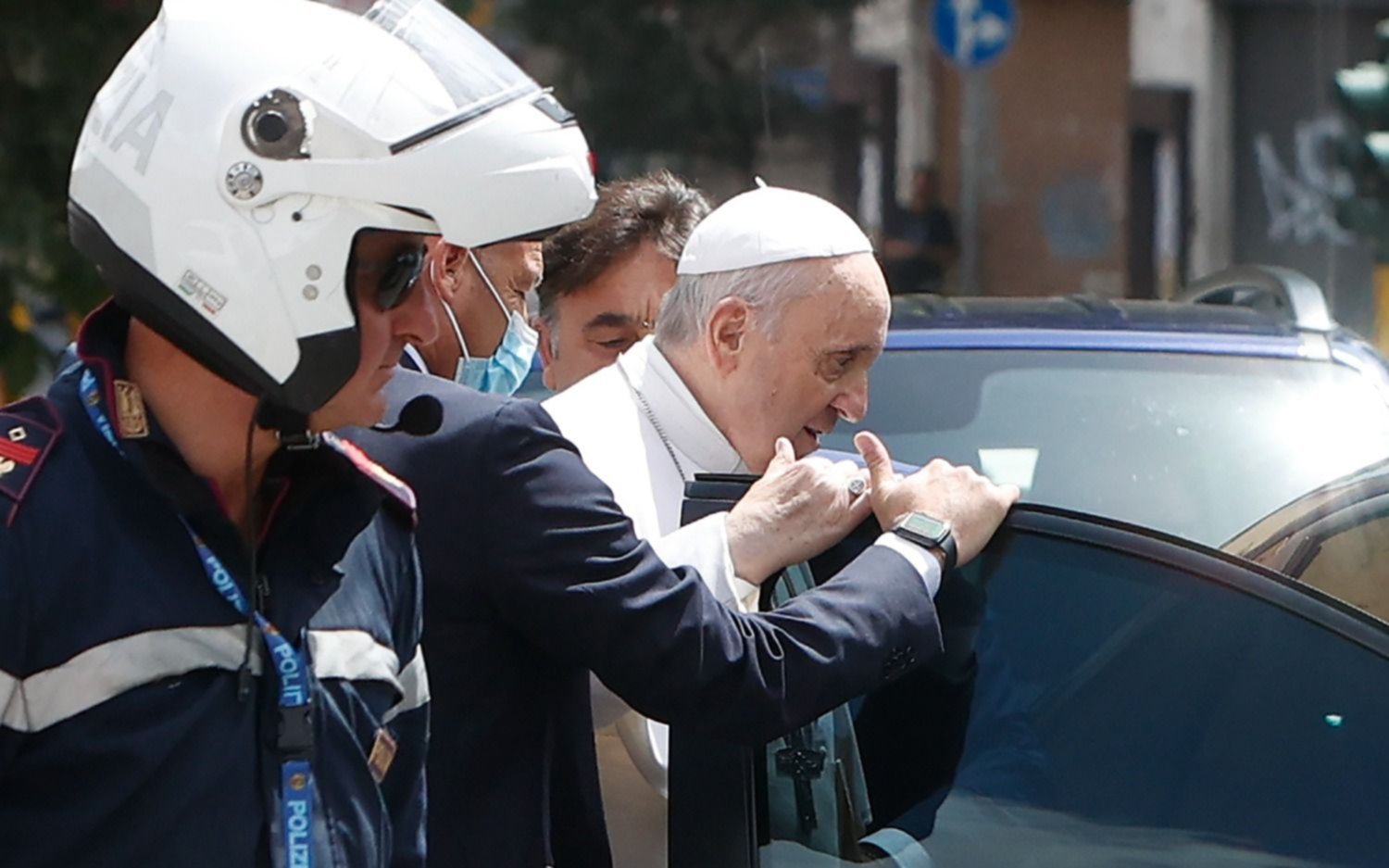 Dieron de alta al Papa Francisco, que volvió al Vaticano tras 10 días internado