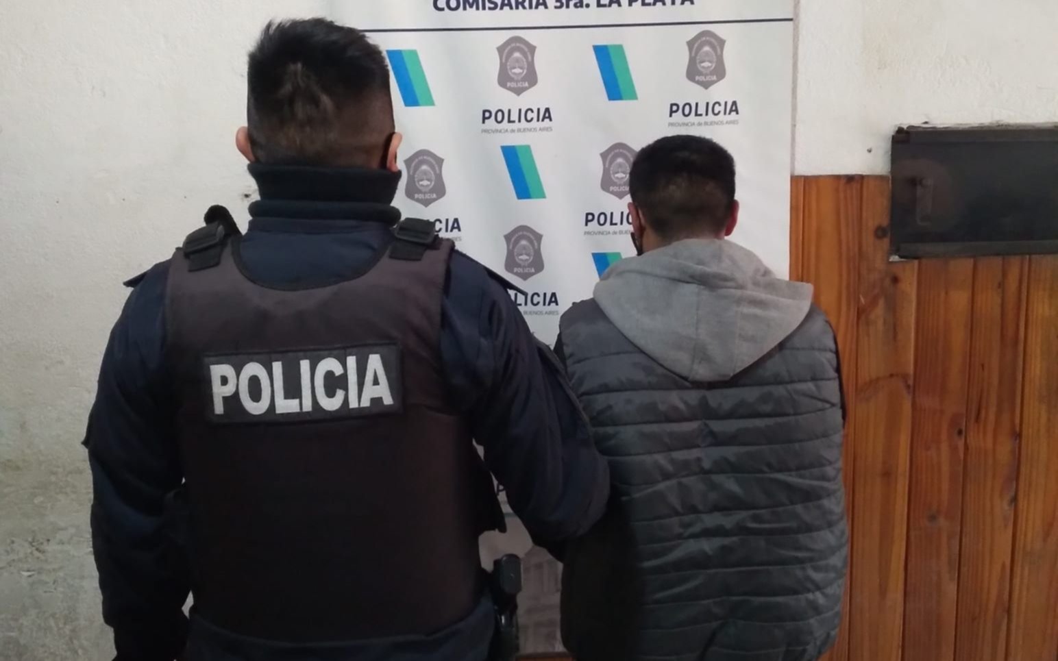 Un joven que había cumplido condena por "robo agravado y abuso sexual" desvalijó una rotisería de Los Hornos