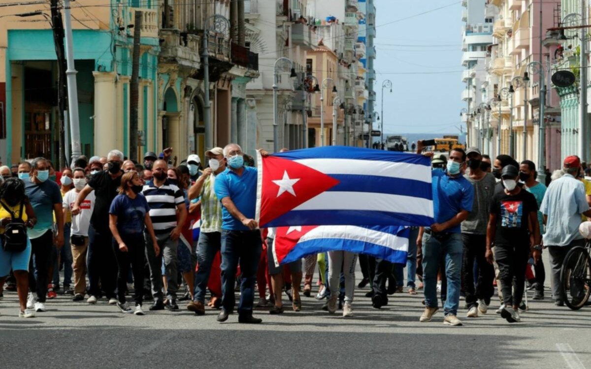 Cuba: volvió el internet móvil tras el apagón y el alcalde de Miami quiere una intervención militar