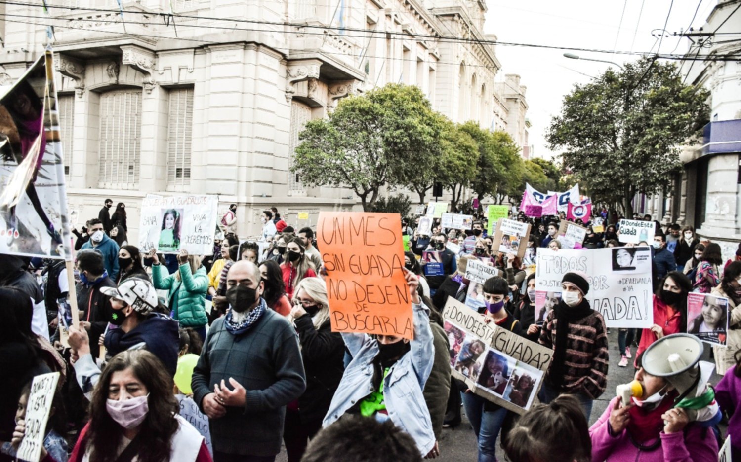 A un mes de su desaparición, una multitudinaria marcha pidió "que nos devuelvan a Guada"