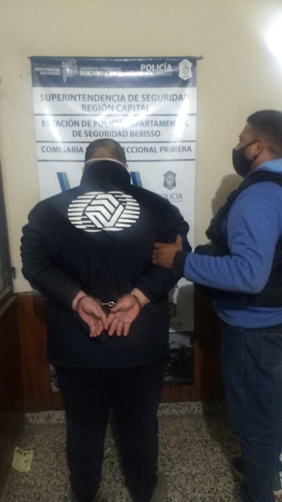 Detienen a un policía de Berisso por golpes y abuso contra sus hijastros