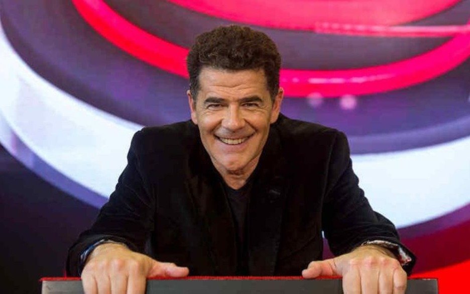 Los vecinos de Julian Weich lo denunciaron por romper la cuarentena pero estaba yendo a internarse