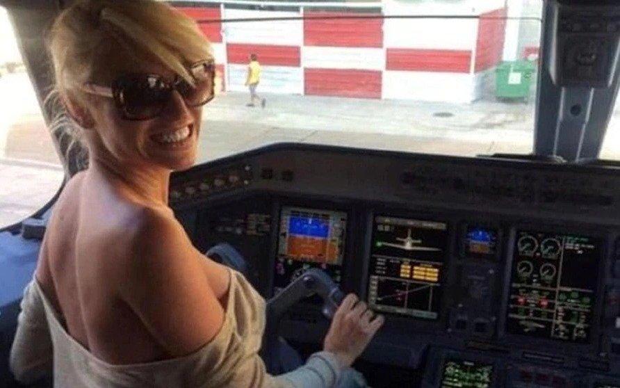 La demanda millonaria contra Vicky Xipolitakis por operar un avión durante un despegue