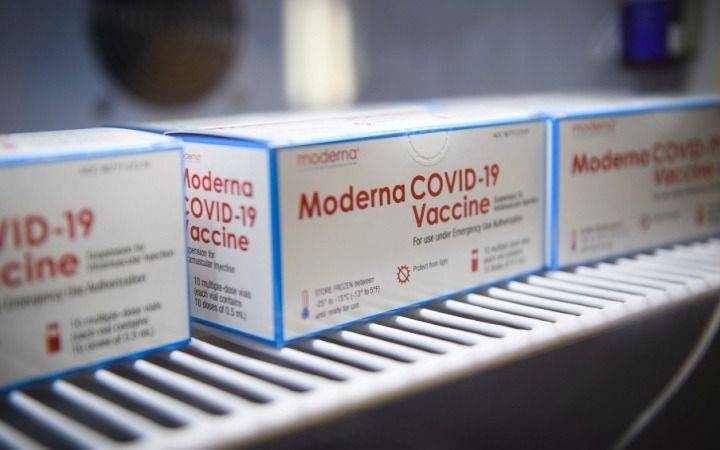 Vacunas de Moderna: a quiénes les aplicarán las dosis y cómo se distribuirán