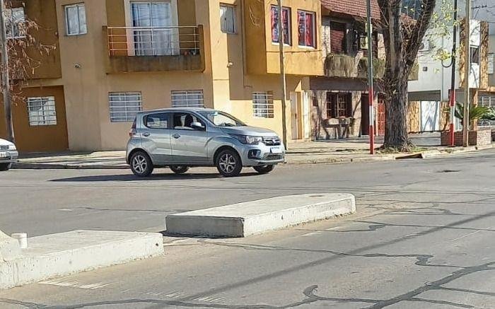 La rambla “rompe ruedas” de 45 y 25: “Hay 4 o 5 casos por día”