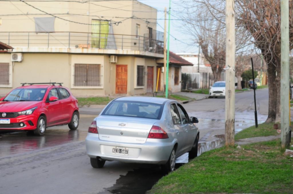 Con armas, gorras y chalecos antibalas, asaltaron a una familia en Villa Catella