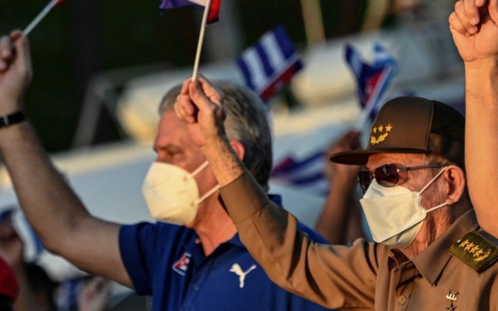 Acompañado por Raúl Castro, Díaz-Canel denunció difusión de "mentiras" sobre protestas en Cuba 