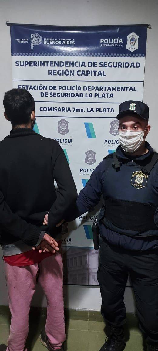 Violó la perimetral y se metió por la ventana a la casa de su ex pareja