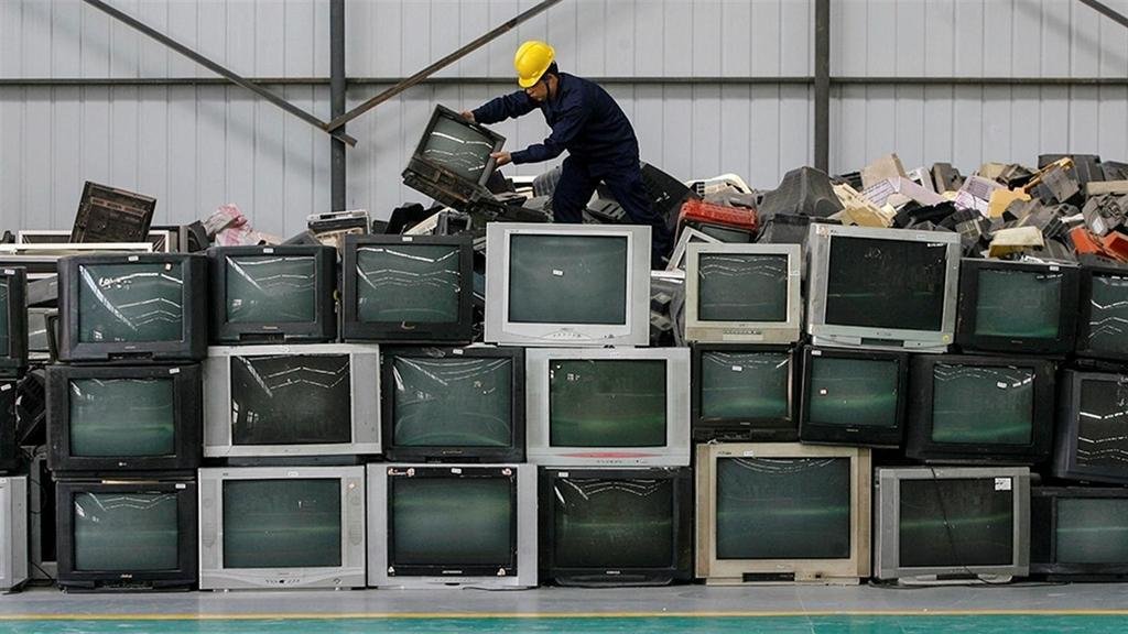 Tirar menos y reparar más, un desafío para frenar el avance de la basura electrónica