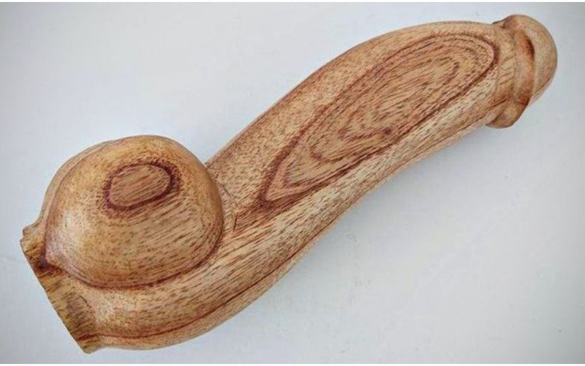 ¿Se cae la compra de los 10 mil penes de madera por parte del Gobierno Nacional?