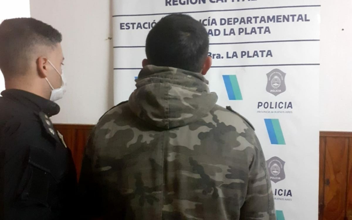 Golpeó a su hermana, la mandó al hospital y en la guardia quiso pegarle otra vez
