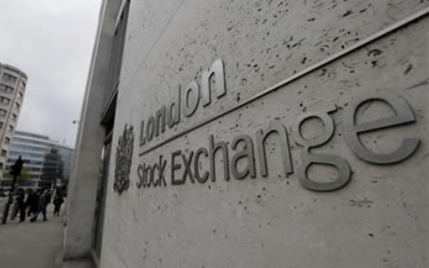  Las acciones globales caen en medio de los temores de recuperación económica de COVID