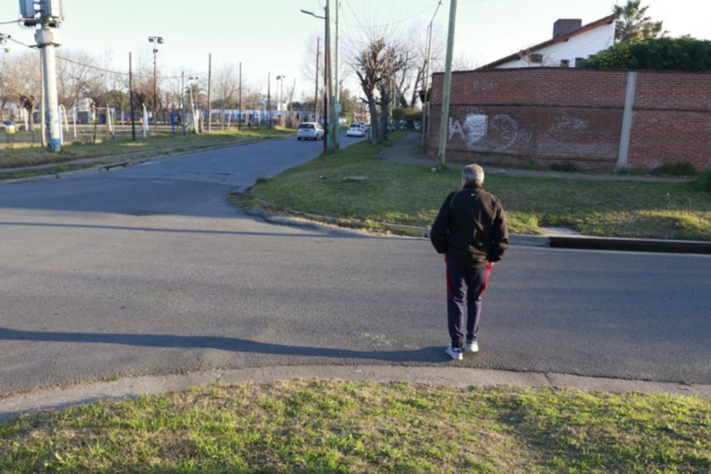 Dos motochorros balearon a un cadete que se resistió a un asalto en Los Hornos