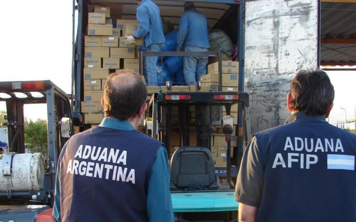 Un iPhone a $11.000 y un joystick de Play a $1.400 en otro remate de AFIP: cómo participar