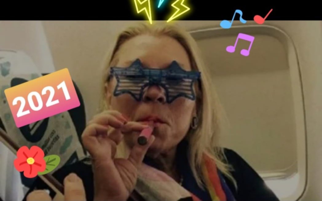 Los insólitos saludos de Carrió por el Día del Amigo: "¡A todas las mujeres outlet!"