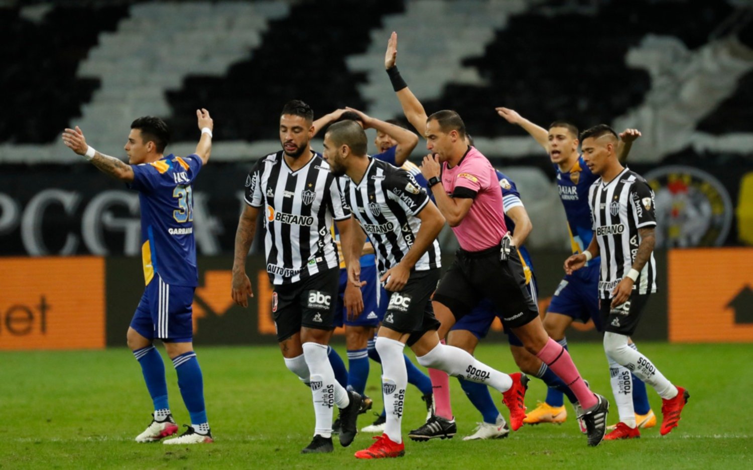 Boca quedó eliminado de la Libertadores ante Mineiro por penales en otra escandalosa noche del VAR