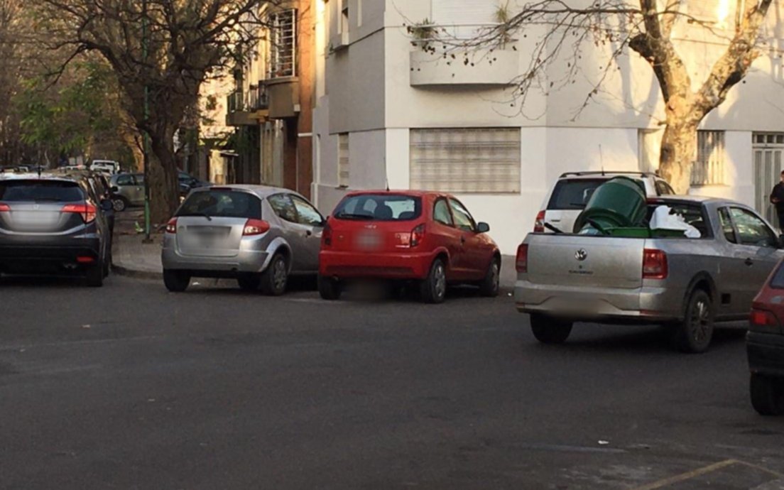 Otra de "estaciono donde quiero": quejas en diagonal 77 y 43