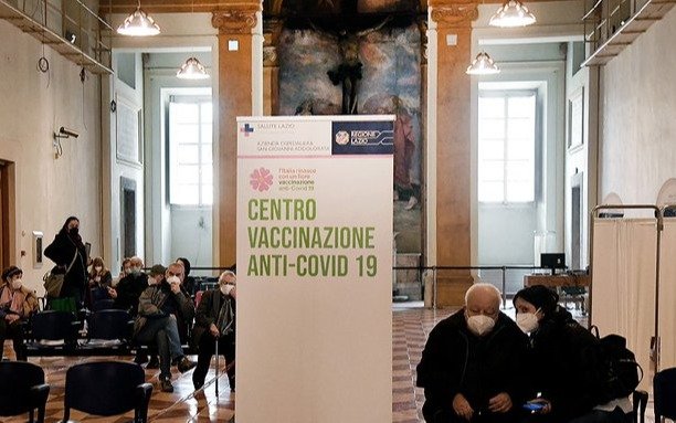 Italia lanzará un "pase verde" obligatorio para concurrir a actividades en lugares cerrados