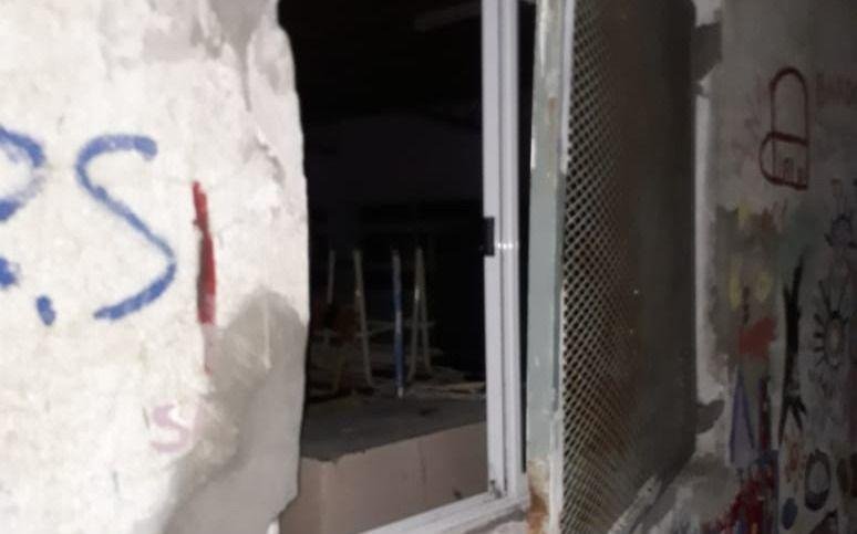 Robaron de nuevo en una escuela de Los Hornos y los padres se movilizan