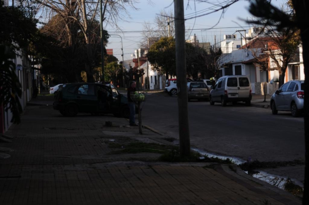 Parecían albañiles, pero redujeron a un hombre y lo asaltaron en su casa de La Loma