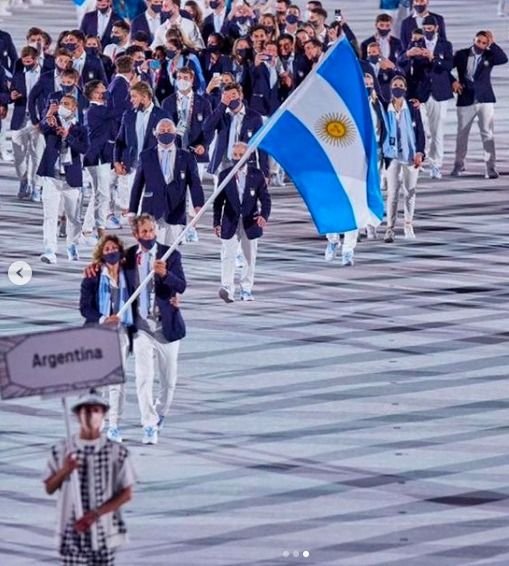 La delegación argentina, al grito de "cada día te quiero más" en la inauguración de los Juegos