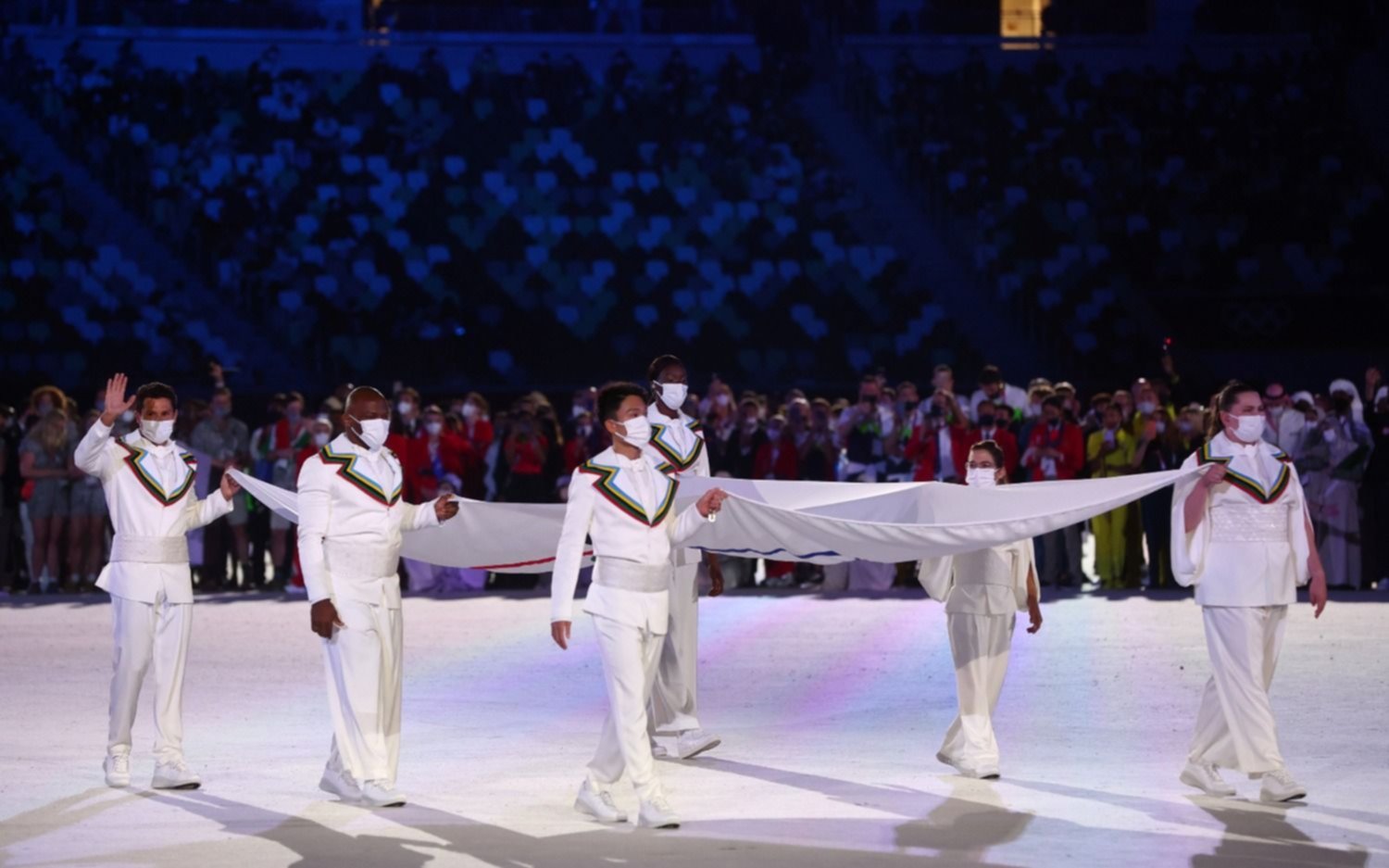 ¡Un orgullo! La Peque Pareto llevó la bandera olímpica en Tokio