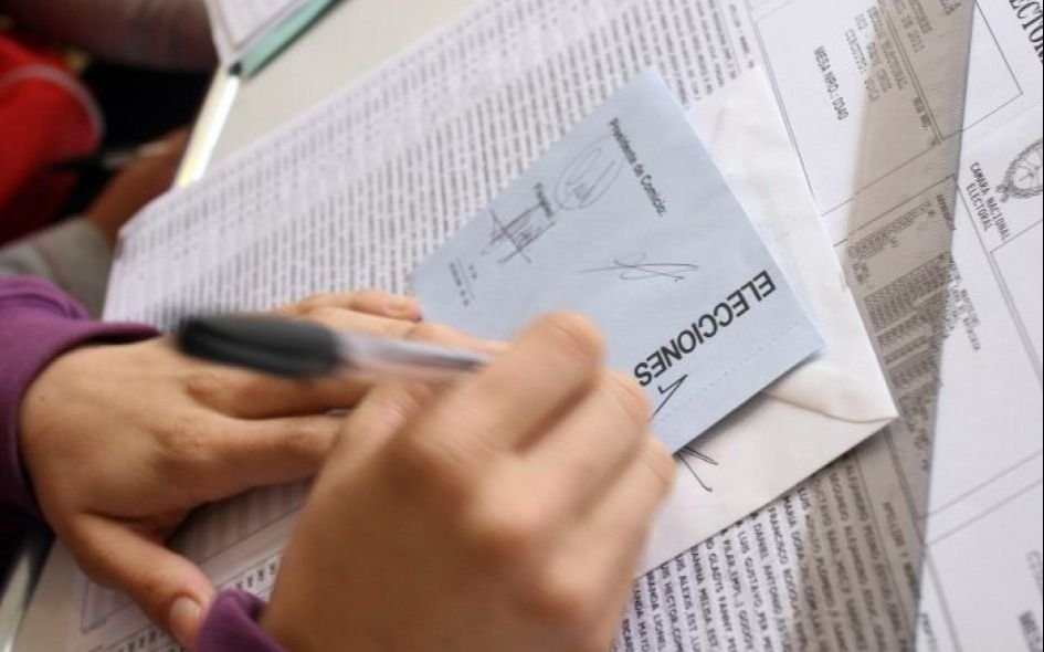 El oficialismo y la oposición definen a contrarreloj los últimos nombres en las listas