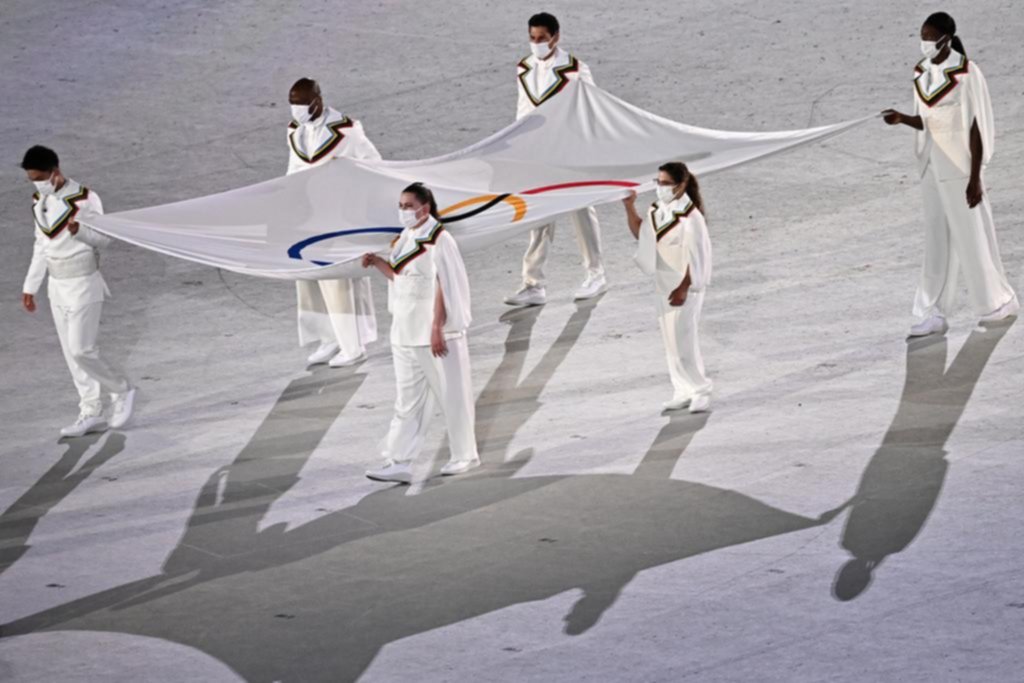 Pareto llevó la bandera olímpica y anoche iba por la primera victoria