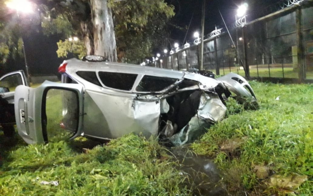 Trágico accidente en La Plata: murió un agricultor de 52 años tras volcar con su auto