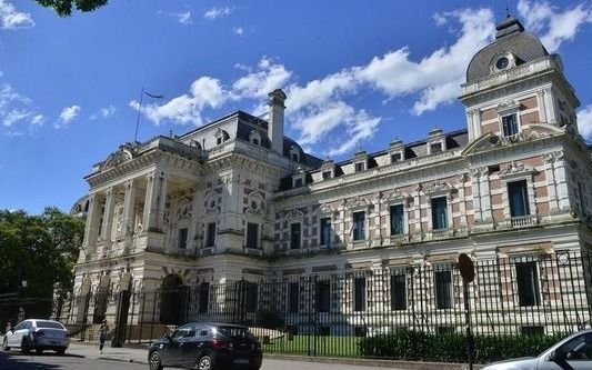 Oficial: convocan al trabajo presencial a estatales que tengan una dosis de la vacuna anti Covid