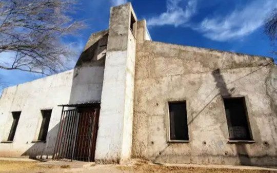 Insólito: usurparon una capilla y la convirtieron en un parripollo