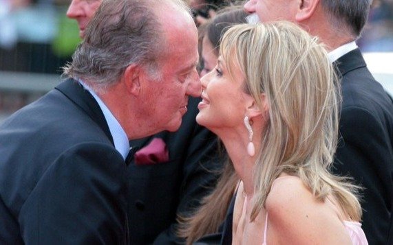 La empresaria vinculada sentimentalmente con Juan Carlos de España, lo denunció por acoso