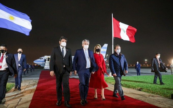 Alberto Fernández llegó a Perú para la asunción del presidente Castillo