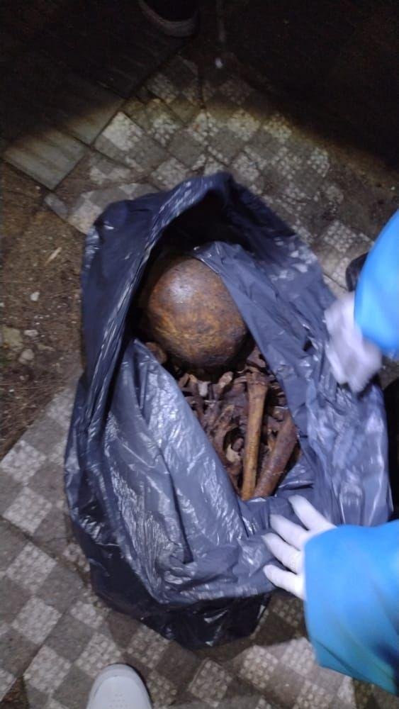 Detectan la profanación de un panteón y el robo de huesos en el Cementerio