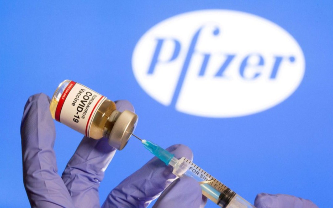Pfizer aseguró que la aplicación de una tercera dosis aumenta hasta 11 veces la protección contra la variante Delta