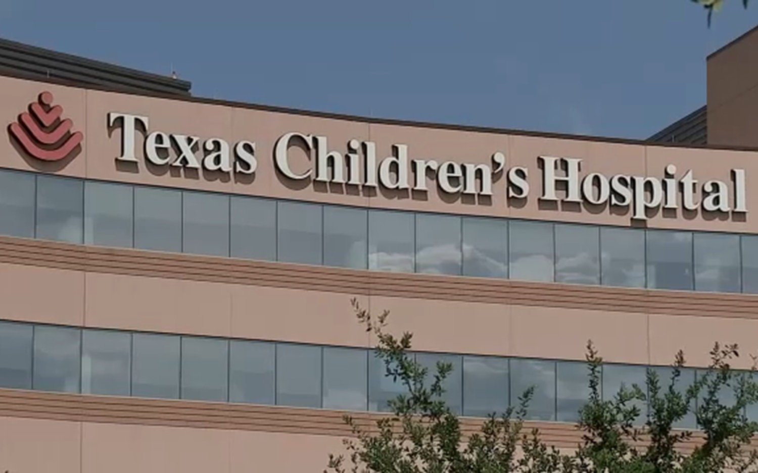 El Hospital de Niños de Texas advierte que son varios los niños con COVID que necesitan respirador