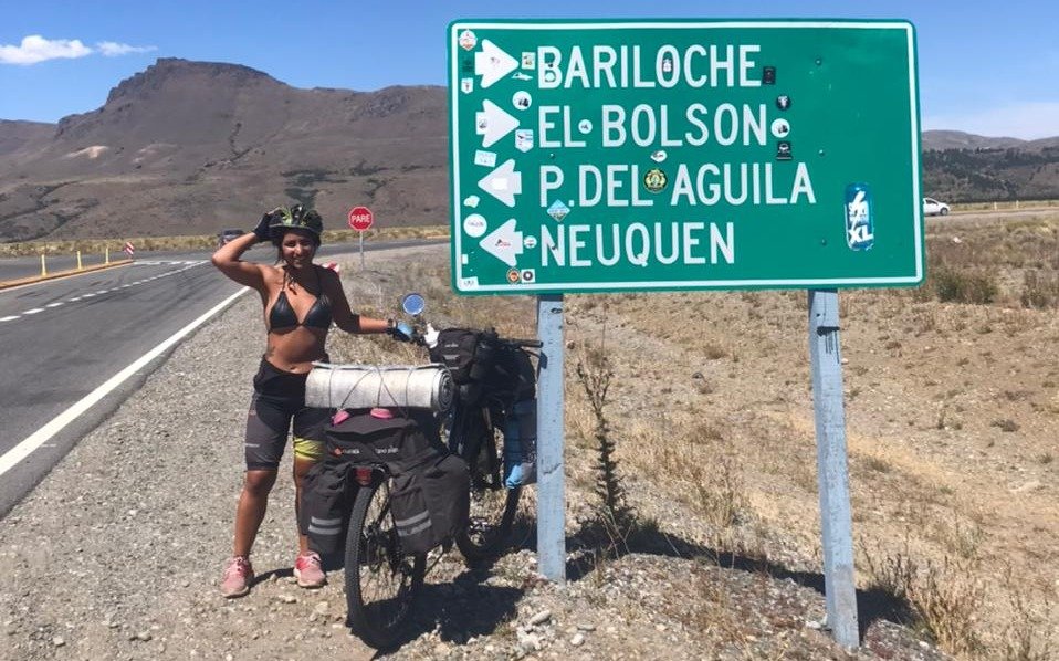 La platense que se lanzó a la aventura en bicicleta: llegó a El Calafate y ahora quiere pedalear hasta Colombia