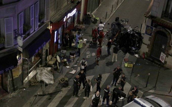 Un muerto y seis heridos por el impacto de un coche contra una terraza en París