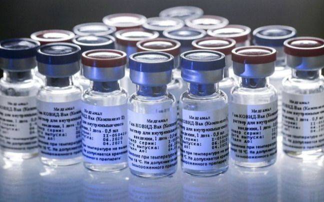 Estudio ruso dice que la combinación de Sputnik V y AstraZeneca es segura